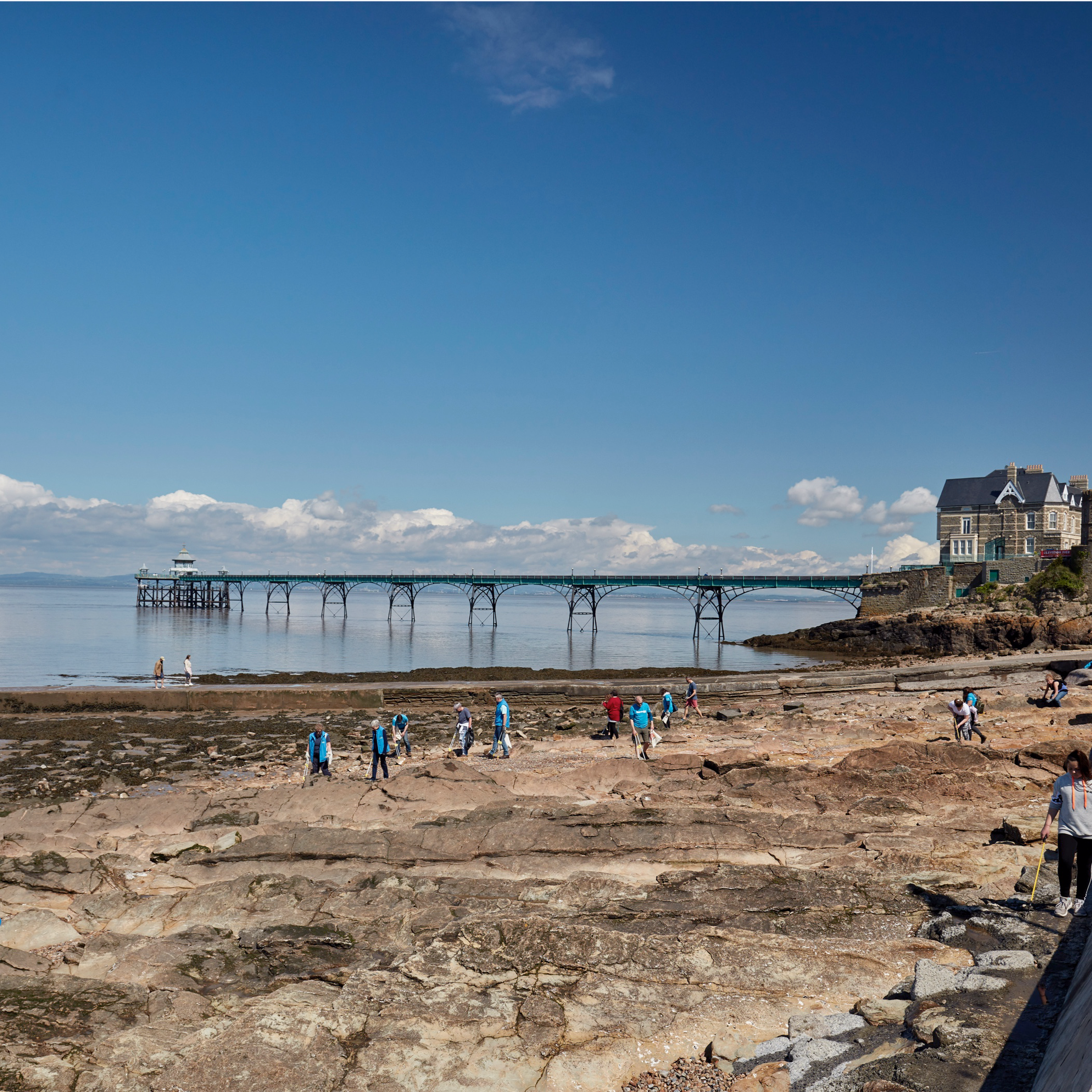 Exploring the beaches of north Somerset and tackling the menace of litter
