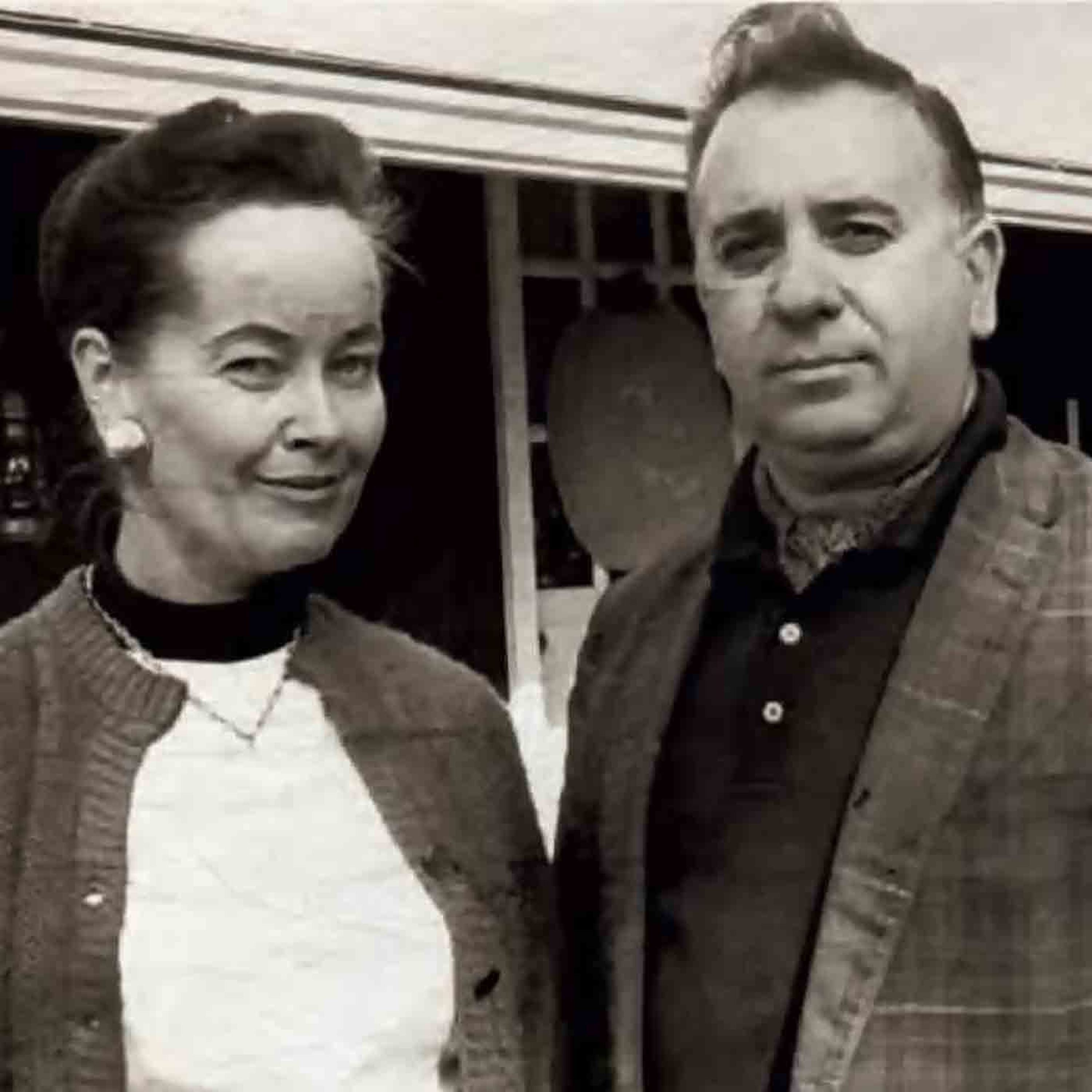 Эд и лоррейн уоррен в молодости. Ed warren и lorraine warren. Эд уоррен. Эд и лорейн уорены. Эд и лоррейн уоррен.